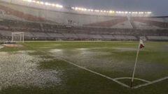 El Estadio Monumental, bajo la fuerte lluvia