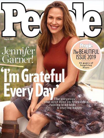 ¡Jennifer Garner está adornando nuestra portada de #BeautifulIssue de este año! La hermosa actriz, activista y madre de tres hijos está haciendo su parte para cambiar el mundo todos los días, escribió la revista People en una publicación en Instagram. 