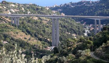 El puente de la A8, en Niza, en el que un jugador del Niza amenazó con tirarse.