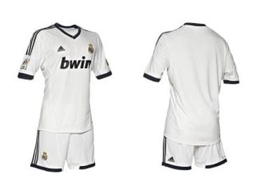 V-neck and black trimmings for the 2012/2013 home kit