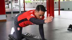 Handout picture released by the Peruvian Football Federation (FPF) of player Christian Cueva training at the Videna Sports Complex in Lima on June 30, 2020 after more than 100 days confined by the coronavirus pandemic. - The FPF indicated that the midfiel