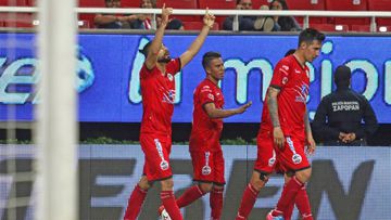 El delantero de los Lobos se lanz&oacute; una espectacular chilena para darle las tres unidades al cuadro lic&aacute;ntropo en su visita a Guadalajara.