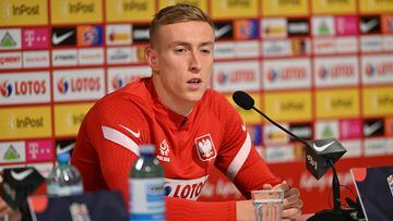 Wroclaw (Poland), 31/05/2022.- Polish national soccer team player Adam Buksa attends a press conference in Wroclaw, Poland, 31 May 2022. Poland will face Wales in their UEFA Nations League soccer match on 01 June in Wroclaw. (Polonia) EFE/EPA/Maciej Kulczynski POLAND OUT
