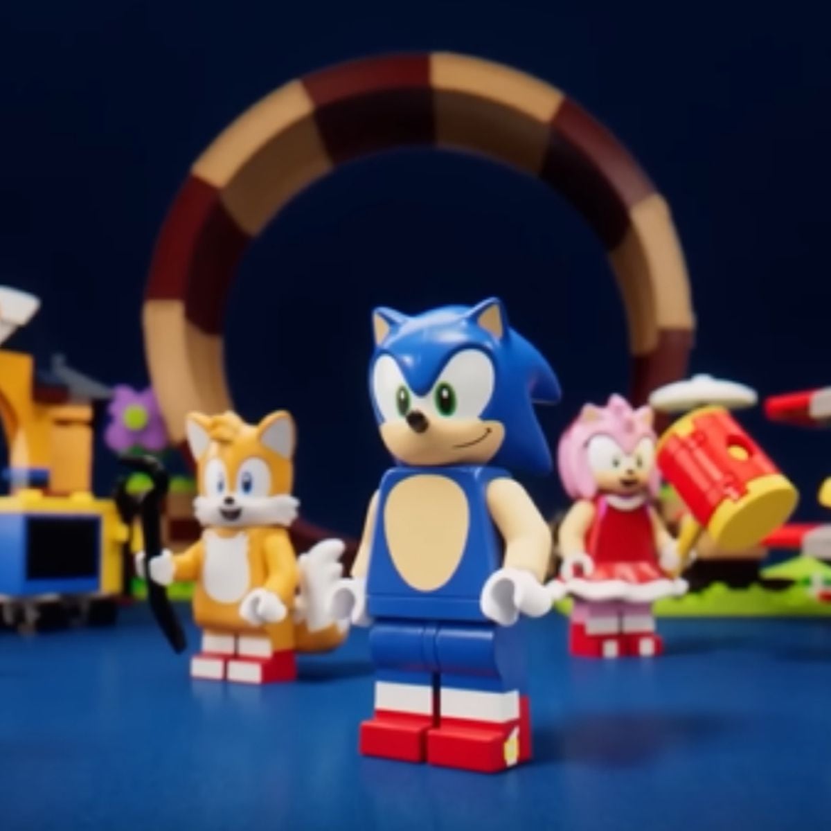Sonic, Tails y Amy corren a toda velocidad en el nuevo set de