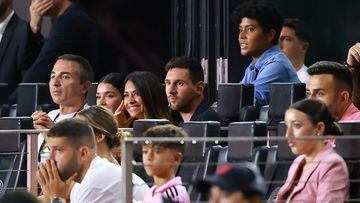 FORT LAUDERDALE, FLORIDA - SEPTEMBER 27: Lionel Messi #10 of Inter Miami watches from the stands against the Houston Dynamo during the 2023 U.S. Open Cup Final at DRV PNK Stadium on September 27, 2023 in Fort Lauderdale, Florida.   Hector Vivas/Getty Images/AFP (Photo by Hector Vivas / GETTY IMAGES NORTH AMERICA / Getty Images via AFP)