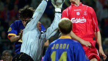 Liverpool prevailed 5-4 over the Deportivo Alavés in the epic 2001 UEFA Cup final in Dortmund, with an own goal in extra time settling the tie (5-4).