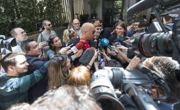 Vin Diesel antiende a los medios acompañado por Griezmann y Filipe Luis. 