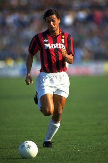 Paolo Maldini | Milan: Uno de los más ganadores de esta lista de fieles. Siete Scudetto, una Copa Italia, cinco Supercopas italianas, cinco Champions League, cinco Supercopas de Europa, dos Copas Intercontinentales, un Mundial de Clubes. Titular desde 1984 al 2009, tanto como lateral izquierdo o central.