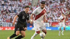 New Zealand's defender Liberato Cacace (L) fights for the ball with Peru's Carlos Zambrano during the international friendly football match between Peru and New Zealand at�the RCDE Stadium in Cornella de Llobregat on June 5, 2022. (Photo by Jose Jordan / AFP)