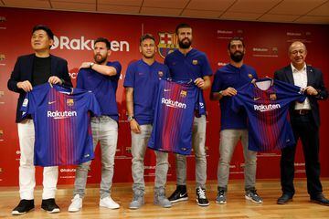 Rakuten patrocinará al Barcelona las cuatro próximas temporadas. Messi, Neymar, Piqué y Arda presentaron en Japón el nuevo sponsor que lucirán.