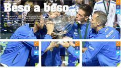 El equipo argentino besa la ensaladera de campeones de Copa Davis en la fotograf&iacute;a que abre la portada de la edici&oacute;n digital del diario Ol&eacute;.