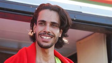El atleta español Mohamed Katir posa tras disputarse la 40 edición del Cross de Itálica en Sevilla.