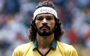 Estuvo cerca en las Copa América de 1979 y 1983, pero finalmente no pudo quedarse con el título. No ganó nada con Brasil.
