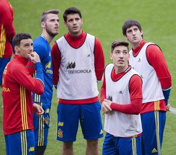 Arsenal's Héctor Bellerín (front right) has been brought in as cover for the injured Carvajal.