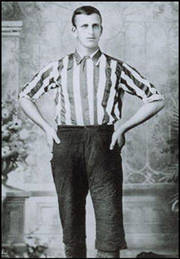 Futbolista inglés de principios del siglo XX, William Foulke llegó a pesar al final de su carrera 150 kg.