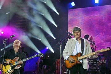 Los 40 principales organizaron un mega concierto en el estadio del Manzanares con motivo de su 40 aniversario. Allí acudieron los mejores grupos españoles durante los 40 años. En la imagen Nacha Pop.