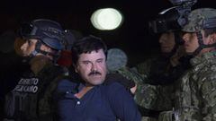 Chapo Gúzman custodiado por miembros del ejército mexicano