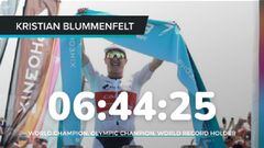 El triatleta noruego Kristina Blummenfelt llega a meta tras bajar de las 7 horas en el desaf&iacute;o de triatl&oacute;n Sub7Sub8.