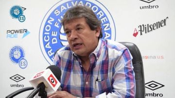 Hugo Carrillo, el polémico presidente de la FESFUT y sus problemas en El Salvador.