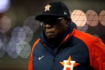 Oct 29, 2021; Atlanta, Georgia, USA; Houston Astros manager Dusty Baker (12) makes a pitching change during the sixth inning against the Atlanta Braves during game three of the 2021 World Series at Truist Park. Mandatory Credit: Brett Davis-USA TODAY Spor