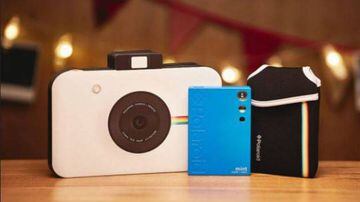 Captura tus mejores momentos con la cámara Polaroid.