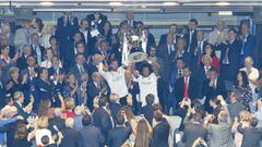 El Madrid recibió el trofeo de campeón de LaLiga 2016/17