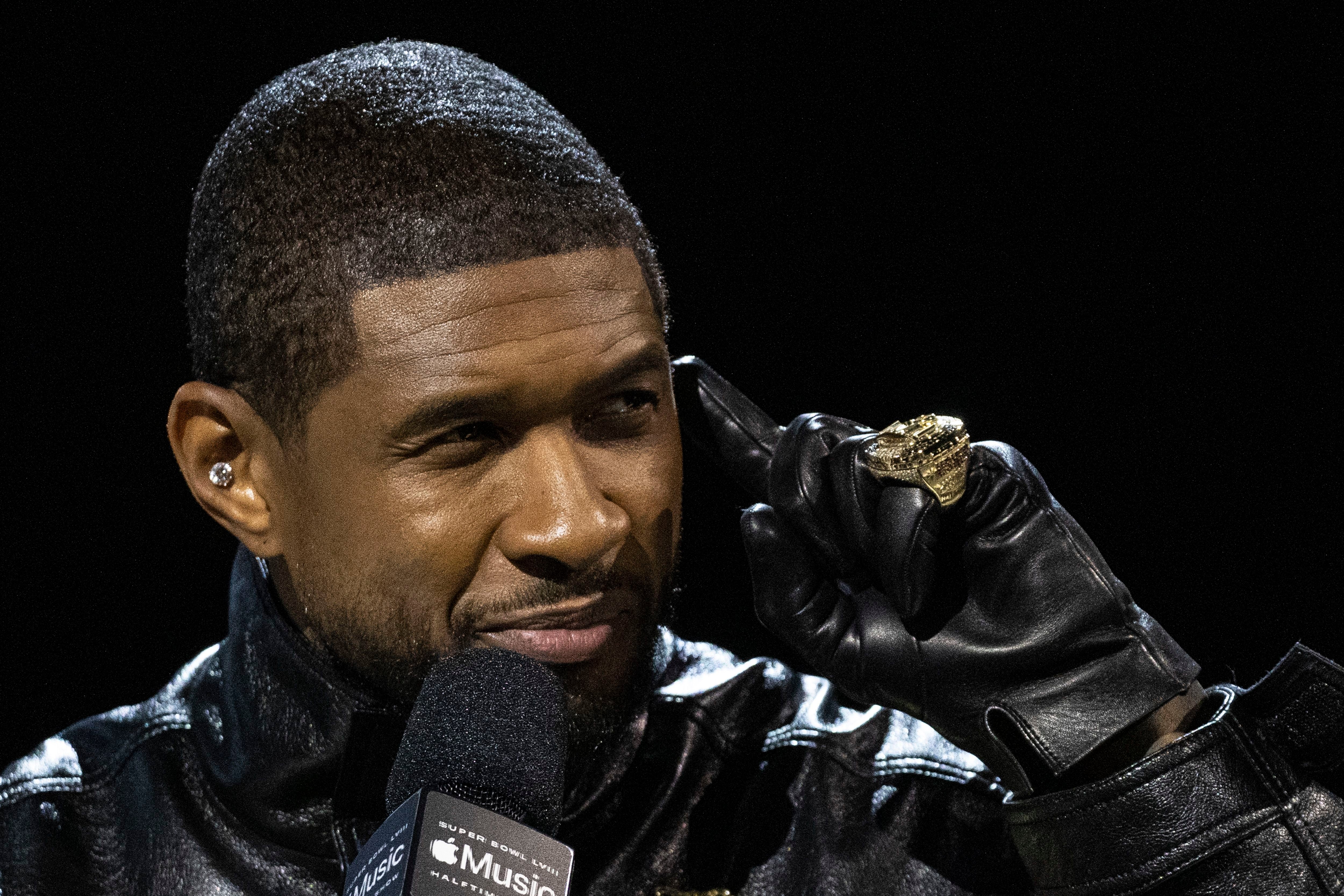 Which NFL team is Super Bowl Halftime Show performer Usher a fan of?
