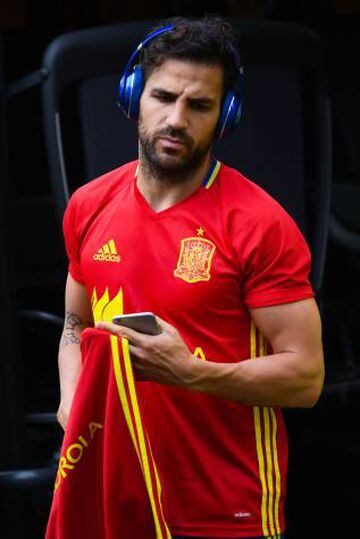 A year to forget for Fabregas, he actually said in an interview this season that he had "forgotten completely how to play football", and many have questioned his inclusion, saying that Saúl should have been given the nod in his stead. Del Bosque has shown