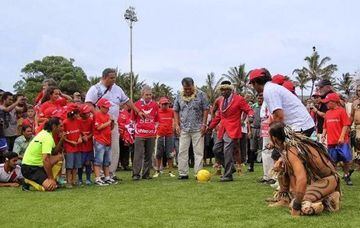 Pelé visitó Isla de Pascua junto a Elías Figueroa.