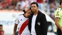 Marcelo Gallardo junto a Juan Fernando Quintero durante el triunfo de River Plate sobre San Mart&iacute;n de Tucum&aacute;n por Superliga Argentina.