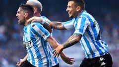 AVELLANEDA, ARGENTINA - JULY 10: Gabriel Hauche of Racing Club celebrates with teammates Enzo Copetti and Emiliano Vecchio after scoring the first goal of his team during a match between Racing Club and Independiente as part of Liga Profesional 2022 at Presidente Peron Stadium on July 10, 2022 in Avellaneda, Argentina. (Photo by Rodrigo Valle/Getty Images)