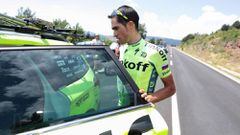 Alberto Contador abandona el Tour en el km 84 de la novena etapa.