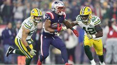 FOXBOROUGH, MA - NOVEMBER 04: James White #28 of the New England Patriots runs with the ball during the first half against the Green Bay Packers at Gillette Stadium on November 4, 2018 in Foxborough, Massachusetts.   Maddie Meyer/Getty Images/AFP == FOR 