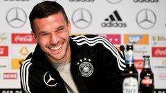 Podolski, en una rueda de prensa con la selecci&oacute;n alemana.