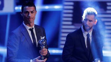Cristiano Ronaldo (Juventus) y Leo Messi (Barcelona), en los premios The Best.