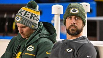 PITTSBURGH, PA - NOVEMBER 26: Aaron Rodgers #12 of the Green Bay Packers sits on the bench during warmups before the game against the Pittsburgh Steelers at Heinz Field on November 26, 2017 in Pittsburgh, Pennsylvania.   Justin Berl/Getty Images/AFP == FOR NEWSPAPERS, INTERNET, TELCOS &amp; TELEVISION USE ONLY ==