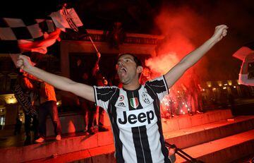 Soccer Football - Serie A - AS Roma vs Juventus - Turin, Italy - May 13, 2018. Juventus' supporter celebrates after winning the league.   REUTERS/Massimo Pinca