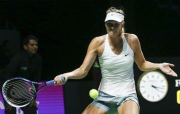María Shaparova perdió ante Petra Kvitova y sufrió su segunda derrota en Singapur.