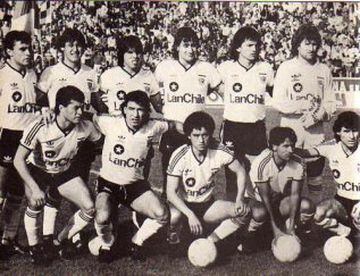 El delantero Alejo Rodríguez (primero de abajo) pasó en 1989 de Colo Colo a la U.