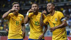 BELO HORIZONTE, BRAZIL - NOVEMBER 10: Philippe Coutinho #11, Neymar #10 and Gabriel Jesus #9 of Brazil celebrates a scored goal against Argentina during a match between Brazil and Argentina as part 2018 FIFA World Cup Russia Qualifier at Mineirao stadium 