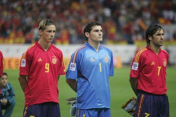 El portero y capitán de la época más gloriosa de la Selección española coincidió con Torres en casi 90 partidos con España.