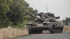 BAKHMUT, UKRAINE - JULY 10: A Ukrainian tank patrols the area as conflicts between Russian and Ukrainian forces continue in Bakhmut, Donetsk Oblast, Ukraine on July 10, 2022. (Photo by Metin Aktas/Anadolu Agency via Getty Images)