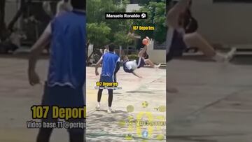 Se inventa una chilena en el patio de la escuela y su gol se vuelve viral en redes