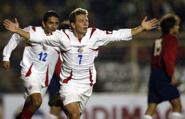 El segundo partido fue en Talca, cuando la Roja igualó 1-1 con Costa Rica. Reinaldo Navia abrió la cuenta tras asistencia de Humberto Suazo, mientras que Rolando Fonseca anotó el gol mil de la selección Tica para el empate.
