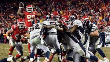 KANSAS CITY, MO - DECEMBER 25: Nose tackle Dontari Poe #92 of the Kansas City Chiefs passes to tight end Demetrius Harris #84 in the end zone for a touchdown during the 4th quarter of the game against the Denver Broncos at Arrowhead Stadium on December 25, 2016 in Kansas City, Missouri.   Jason Hanna/Getty Images/AFP == FOR NEWSPAPERS, INTERNET, TELCOS &amp; TELEVISION USE ONLY ==