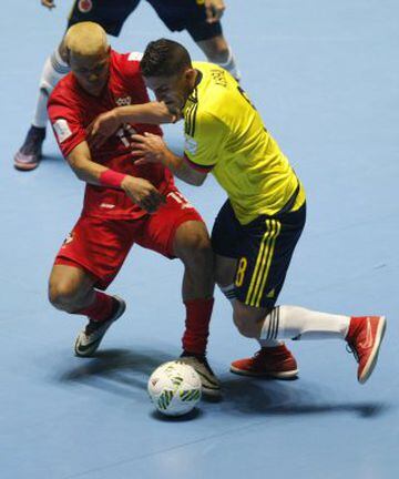 Colombia terminó la fase de grupos con una victoria en el Coliseo del Pueblo de Cali que lo clasifica a los octavos de final del Mundial.