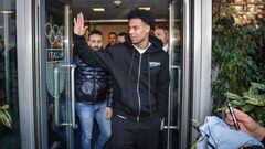 Milano (Italy), 04/01/2024.- Canadian soccer player Tajon Buchanan greets fans in Milan, Italy, 04 January 2024. Buchanan arrived for the medical before signing with Inter Milan from Club Brugge. (Italia) EFE/EPA/Matteo Corner
