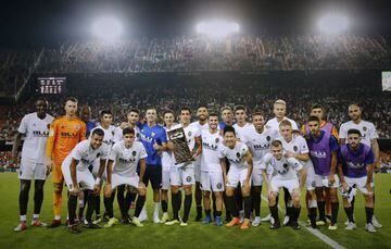 Players of Valencia celebrate with the trophy at the end of the pre-season friendly match between Valencia CF and Bayer Leverkusen at Estadio Mestalla on August 11, 2018 in Valencia, Spain.