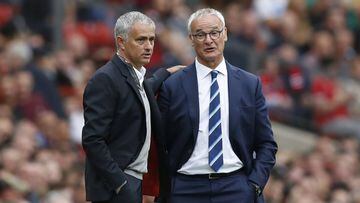 Jos&eacute; Mourinho y Claudio Ranieri, durante un partido de Premier League.