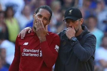 'Right, their number 10 is pretty handy'  'No worries, gaffer, so am I'  What Jürgen Klopp and Virgil van Dijk may have been saying.